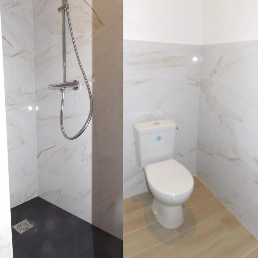 La Ferme Des Cerisiers Bed & Breakfast Reventin-Vaugris 0*,  France